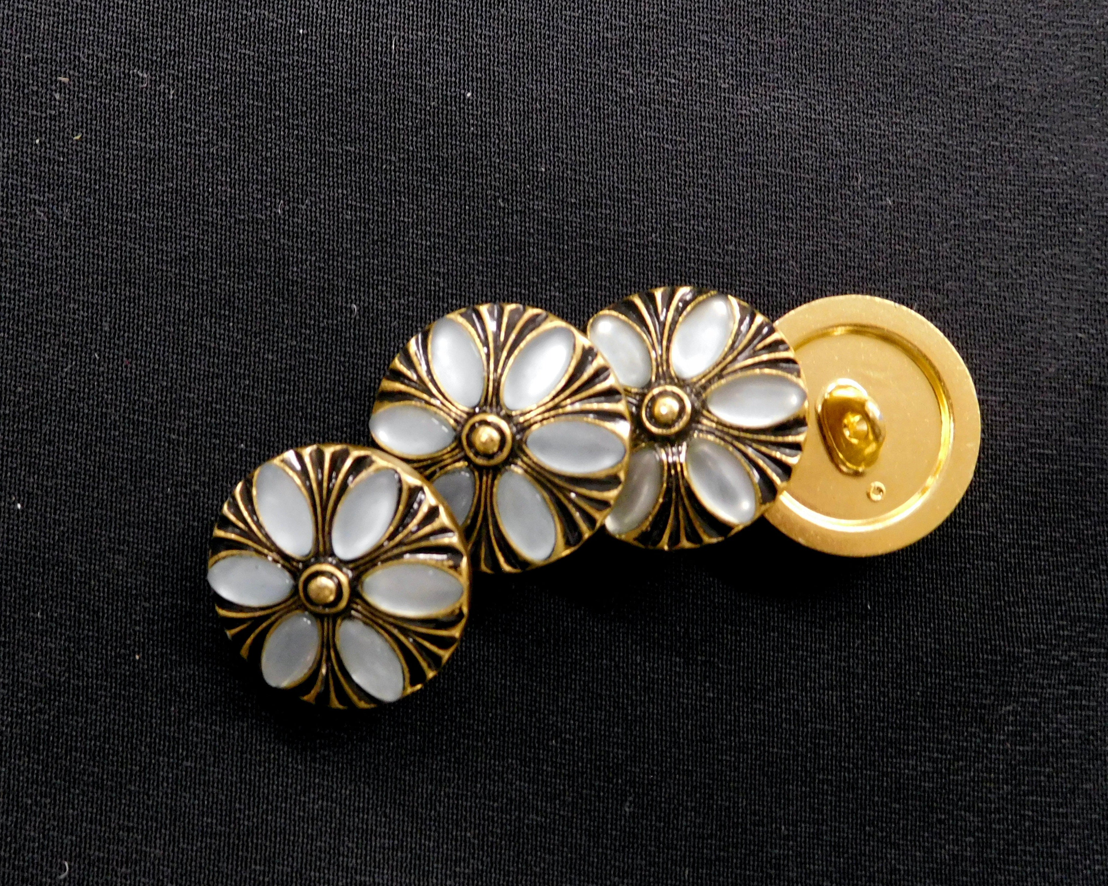 Circular Floral Button, Gold/White, Bag of 4